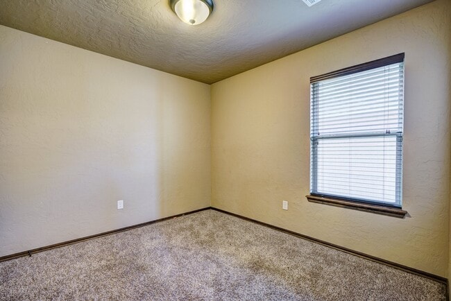 Building Photo - AVAILABLE THE END OF APRIL! 3 OR 4 BDRM, 2 BATHRM, 2 CAR & STORM SHELTER