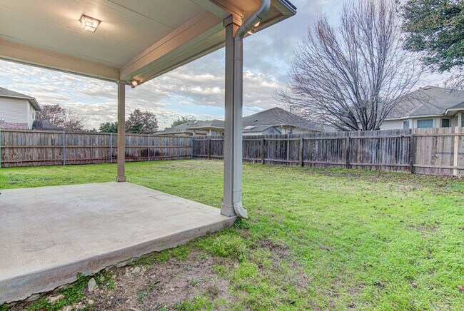 Building Photo - Gorgeous Rancho Alto 5/3 is Move in Ready!