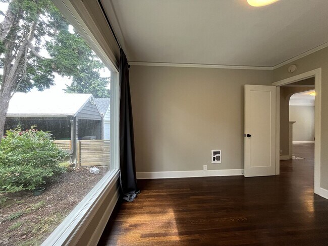 Building Photo - Stunning Rose City Park 5BD 2BA Home with Gas Fireplace Updated Finishes, Air Conditioning & Laun...