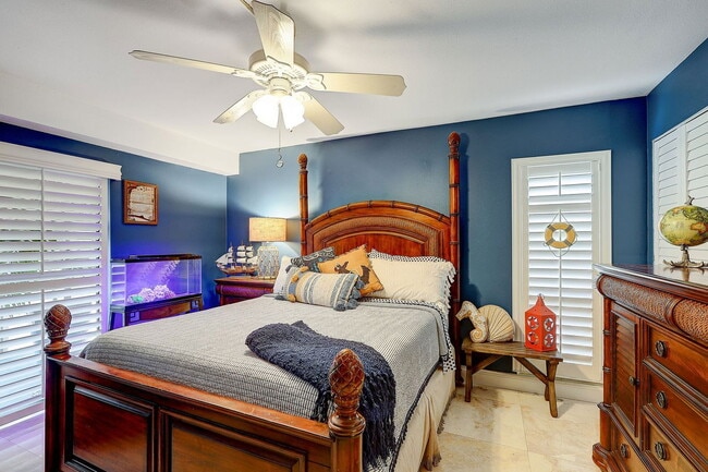 Building Photo - 4770 Brittany Dr S