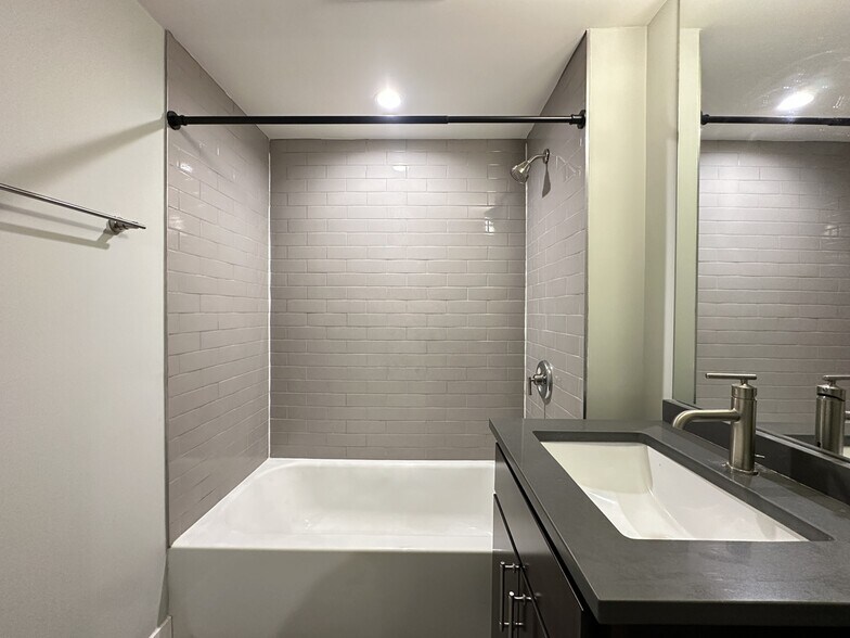 Building Photo - 1149 Maple Ave