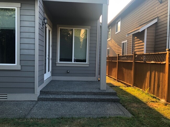 Building Photo - Move in Special for 4 Bedroom Easthill 2 s...