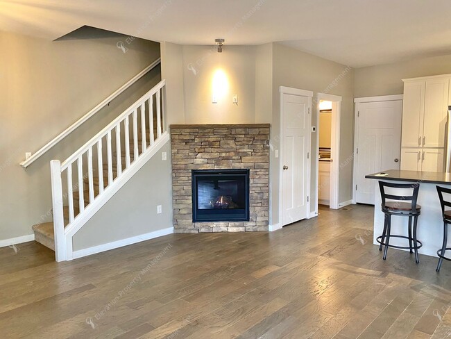 Building Photo - Bright Southeast Bend Home Near Canal Trai...