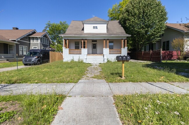 Building Photo - 3043 E 5th Ave
