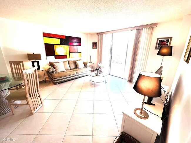 Building Photo - 1 br, 1.5 bath Condo - 2121 N Ocean Blvd A...