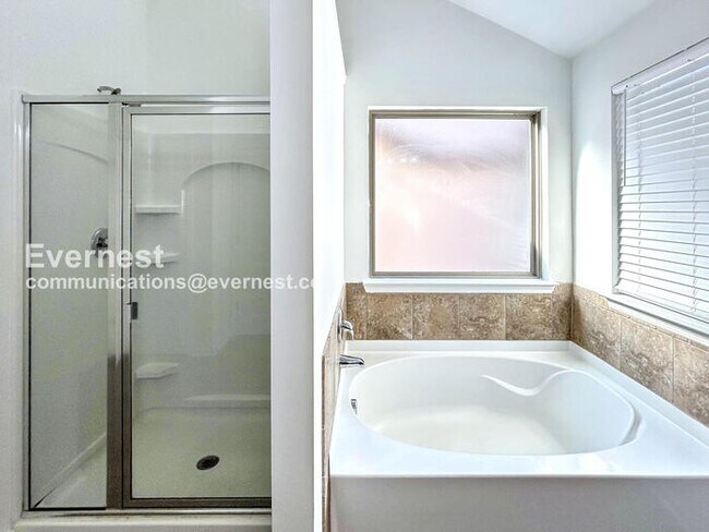 Building Photo - Limited Time Special Offer / 3 Bed/2.5 Bath Home with Garage / Pet-Friendly / Vouchers Accepted /...