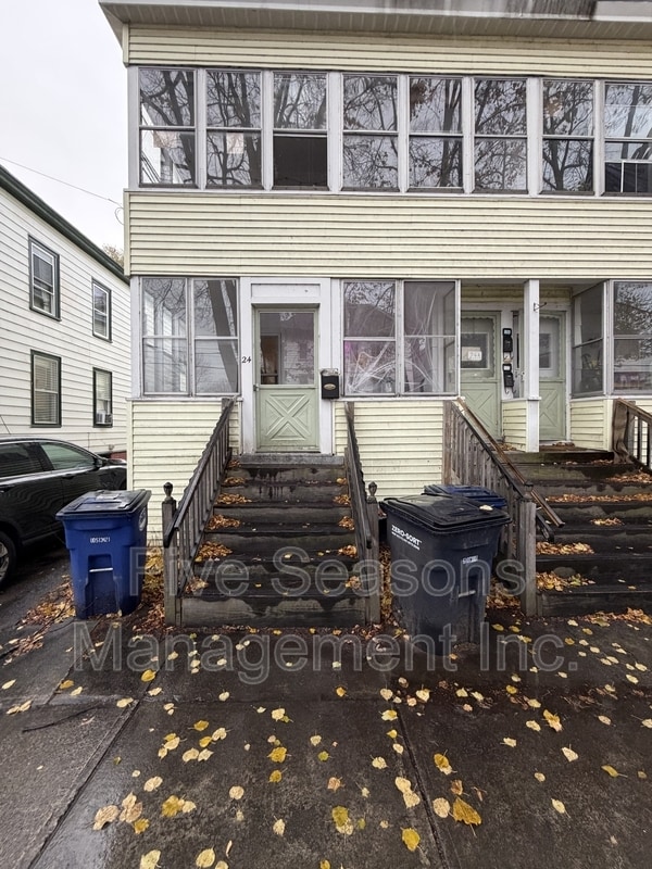 Primary Photo - 24-26-26 Conger Ave