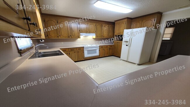 Building Photo - 2500 Neal Metcalf Rd
