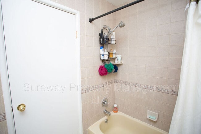 Building Photo - 207 Empress Ct