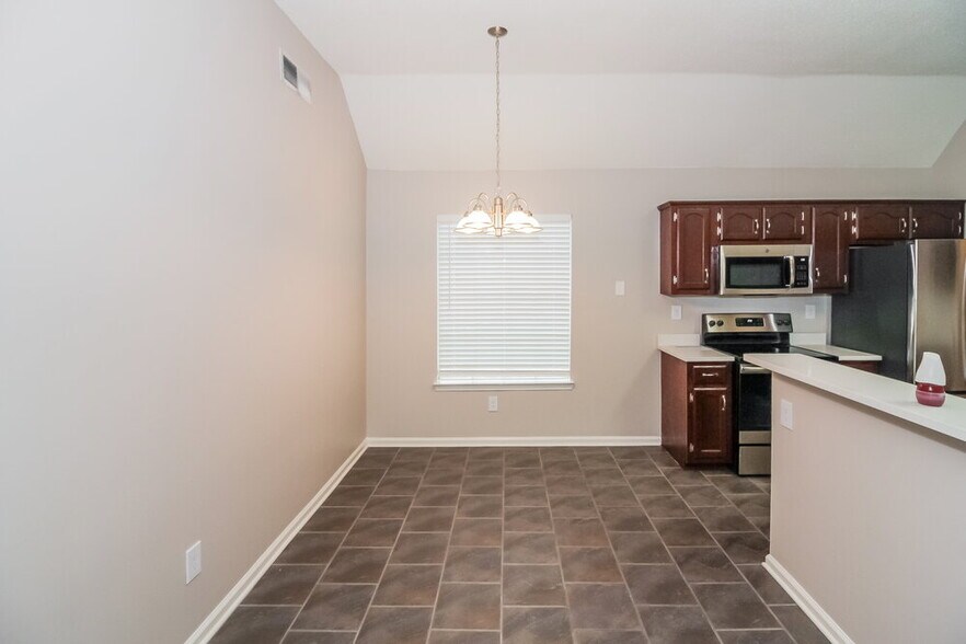 Building Photo - 5397 Kayla Dr