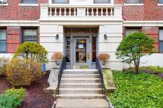 Building Photo - 137 Englewood Ave