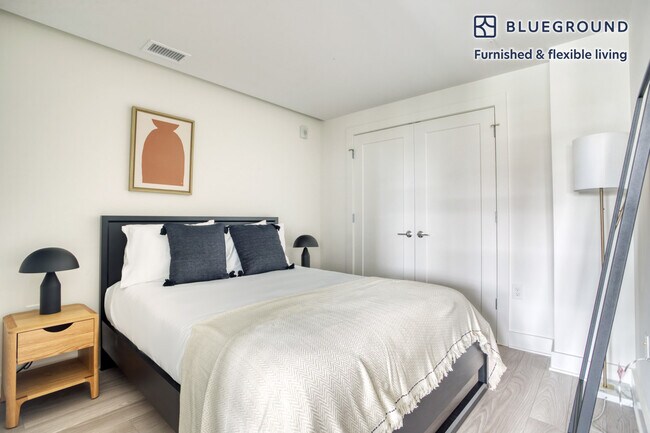 Building Photo - 2009 8th St NW