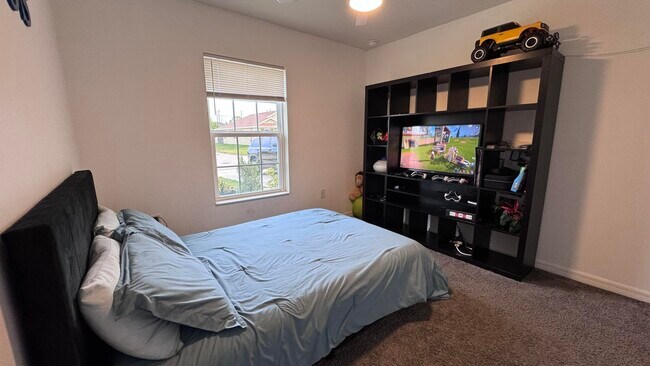 Building Photo - 5635 NW Pine Trail Cir