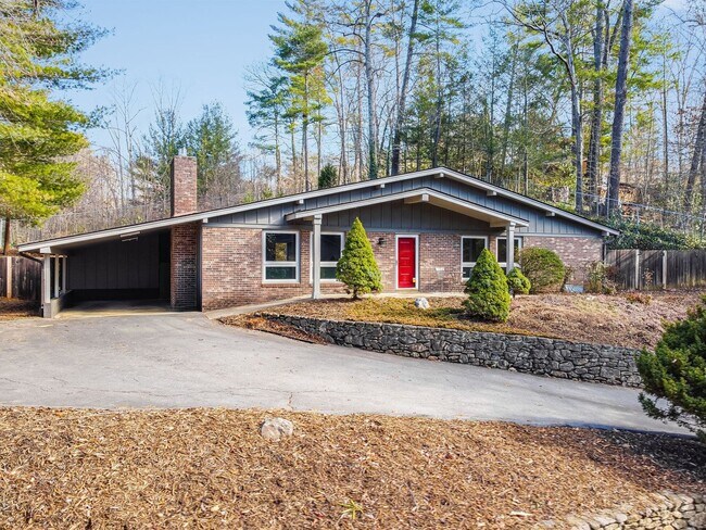 Building Photo - Updated 2-Bedroom Home in Gorgeous Woodland Hills (Landscaping Included)