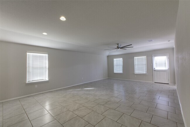 Building Photo - 707 Desert Pea Ln