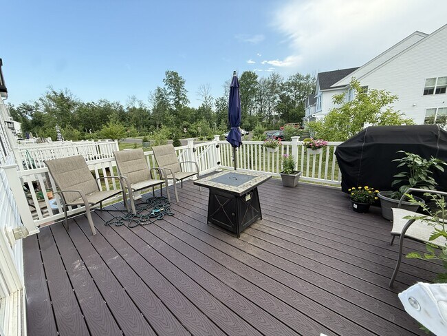 Building Photo - 115 Wynstone Ct