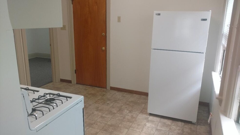 Kitchen - 3722 W Dorothy Pl