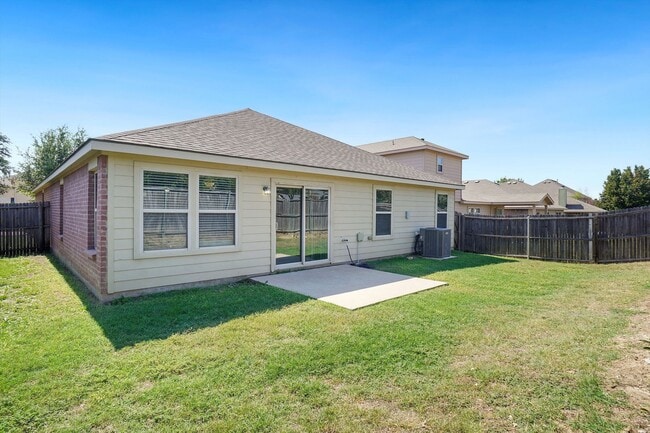 Building Photo - Beautiful Spacious Home