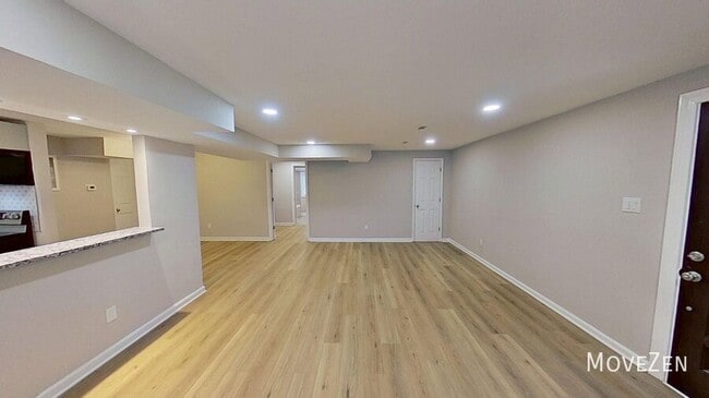 Building Photo - 7 Ratcale Ln