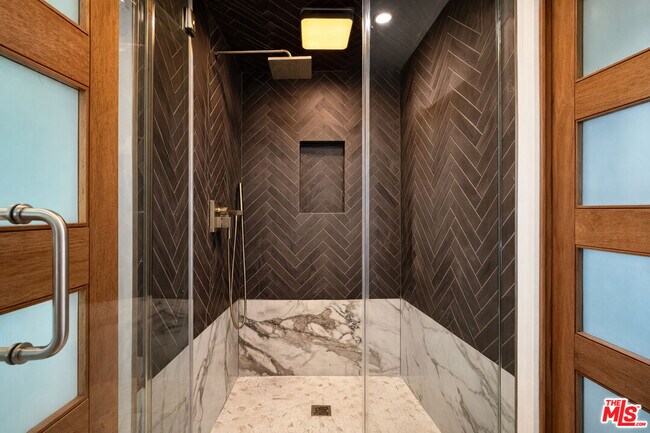 Building Photo - 4837 Gentry Ave