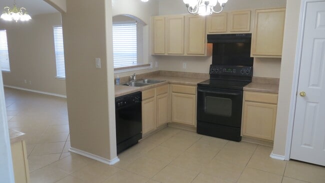 Building Photo - 6611 Clovis Ct