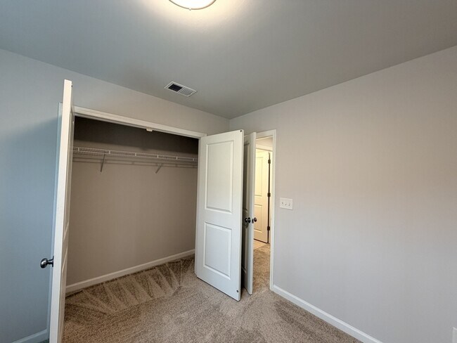 Building Photo - 5879 Wheeler Ridge Rd