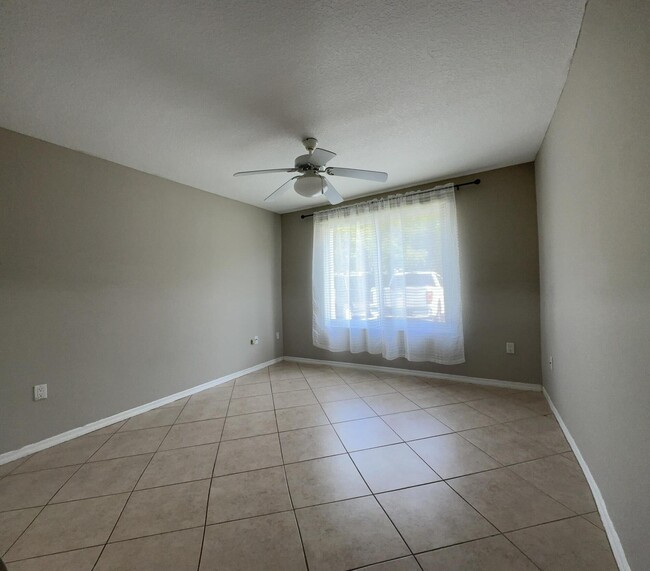 Building Photo - 805 Villa Cir