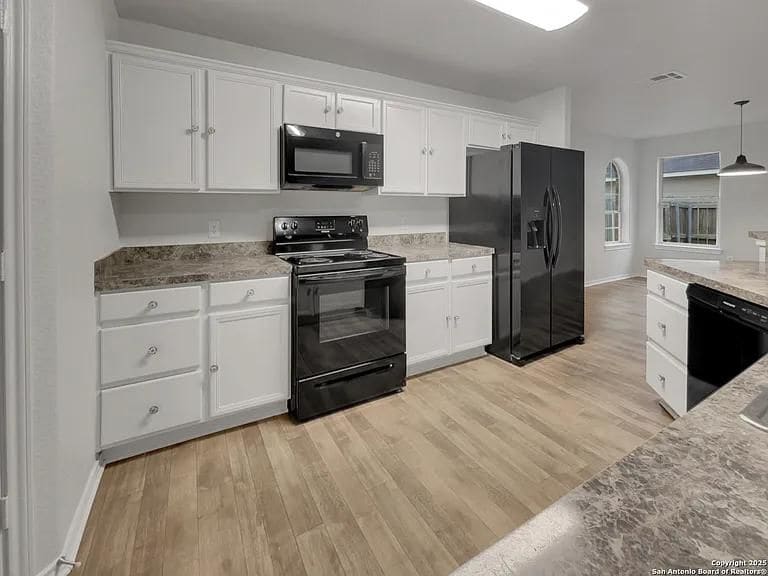 Building Photo - 3420 Rob Roy St