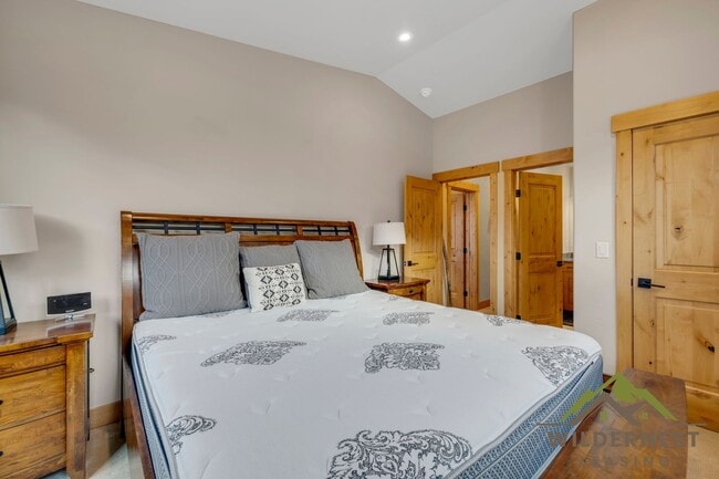 Building Photo - Beautiful Furnished Townhome with infared sauna, finished garage and community amenties