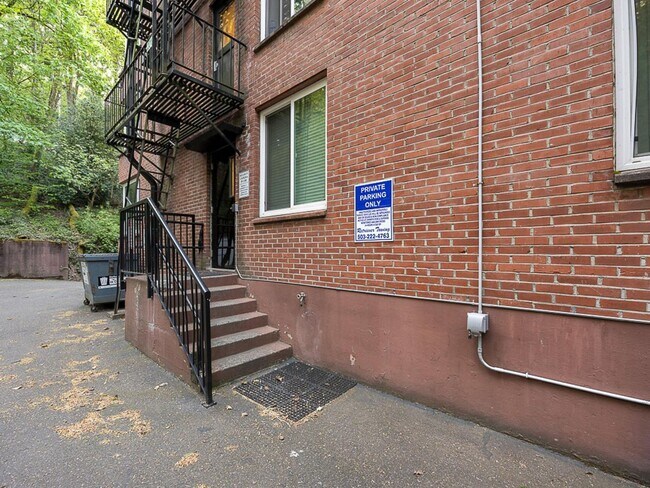 Building Photo - View