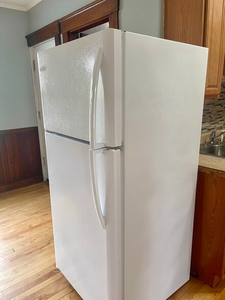 Fridge - 348 Rollstone St
