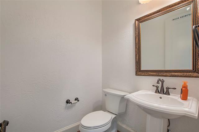 Building Photo - 4501 Redwood Ct