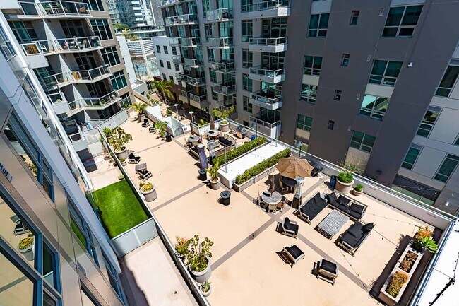 Building Photo - ***2 BED 2 BATH CONDO***PET-FRIENDLY***ASS...