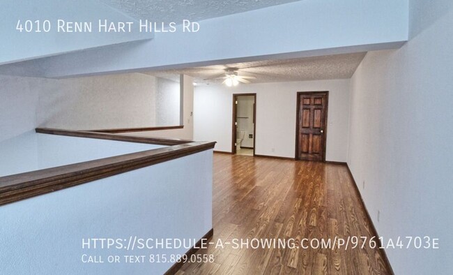 Building Photo - Gorgeous Loft Style Townhouse! Great Locat...