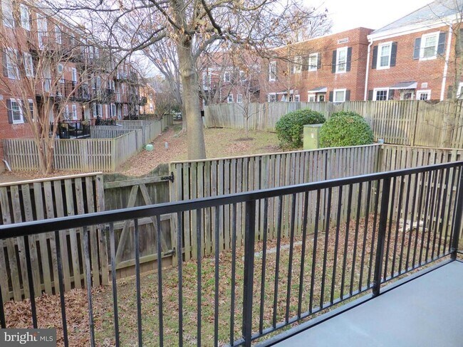 Building Photo - 2916 S Buchanan St