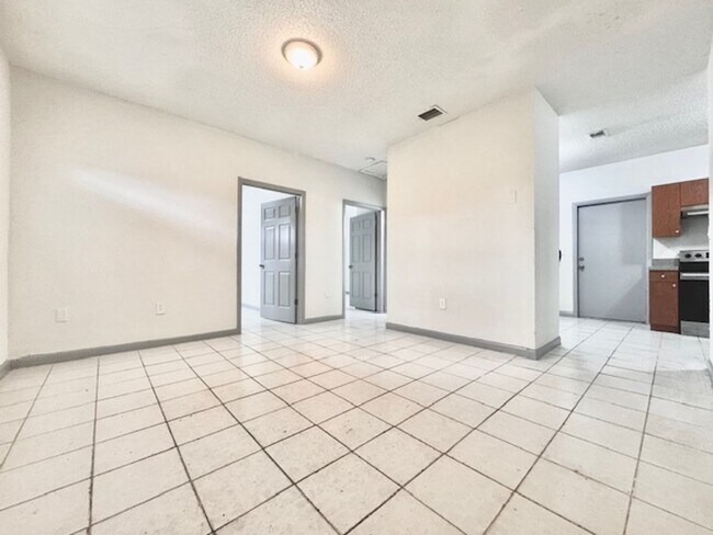 Building Photo - Three Bedroom Single Family Home with Private Fenced Yard