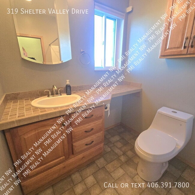 Building Photo - 319 Shelter Valley Dr