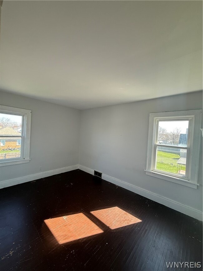 Building Photo - 125 Eiseman Ave