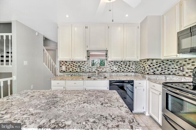 Building Photo - 7826 Mt Woodley Pl