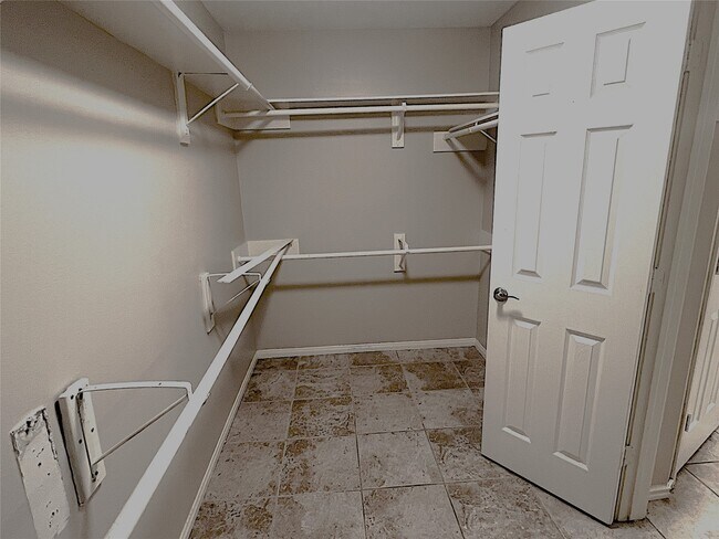 Building Photo - 4910 Linden Pl