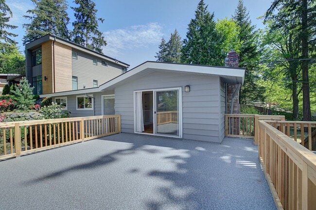 Building Photo - 5Bd/2.25Ba Kirkland Home