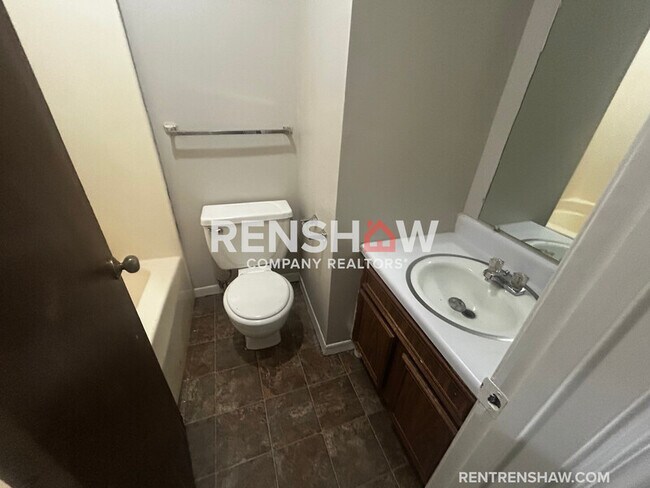 Building Photo - 268 Greenfield Dr