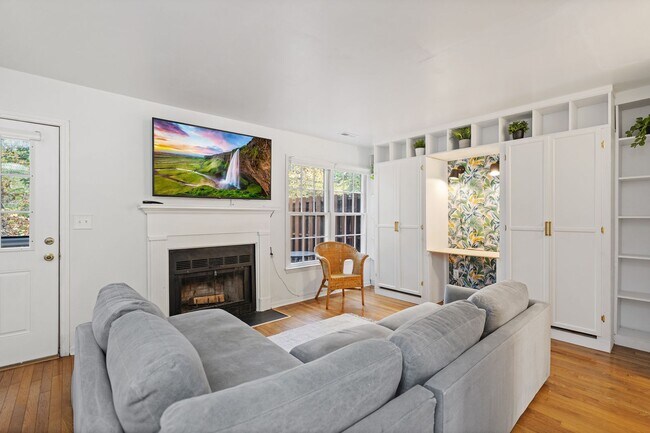 Building Photo - Park Flex Stays-Woodcroft Furnished Townho...