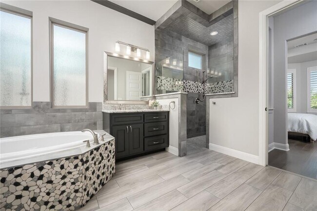 Building Photo - 16121 Golden Top Dr