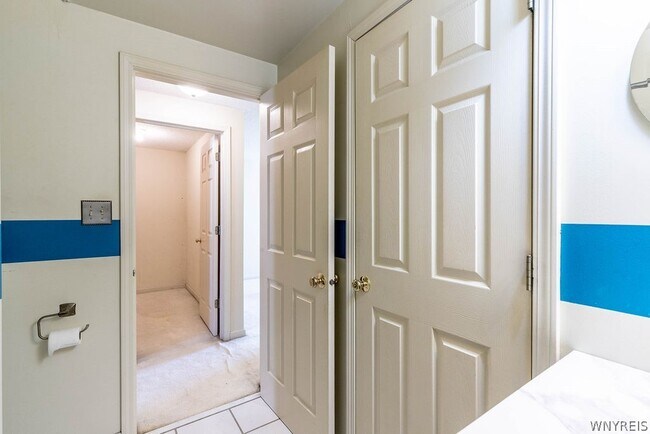 Building Photo - 319 King Peterson Rd