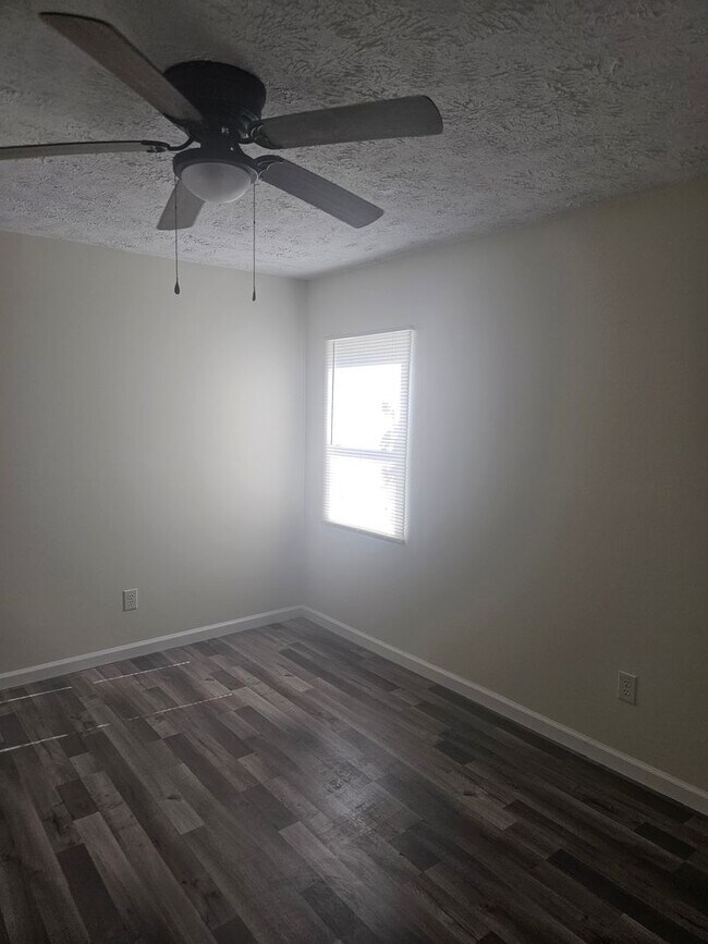 Building Photo - Totally remodeled 2BR