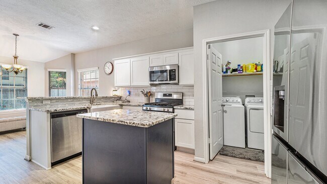 Building Photo - 16215 Cairngorm Ave