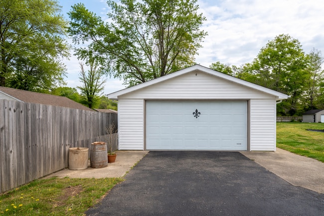 Building Photo - Spacious 3 Bedroom Home – Move-In Ready