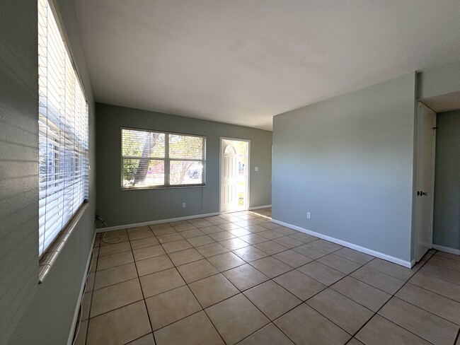 Building Photo - 1093 Hollygate Ln