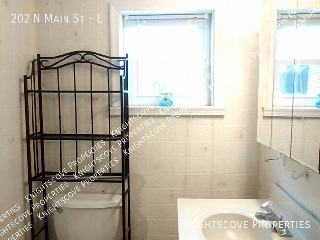 Building Photo - 2nd Floor Waterview...Very charming, new k...